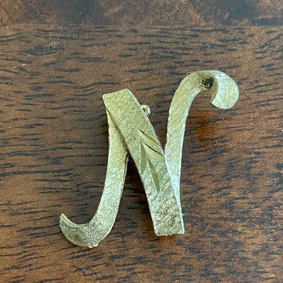 Vintage brooch marked Mamselle probably letter “N” mid century good condition - Picture 3 of 3